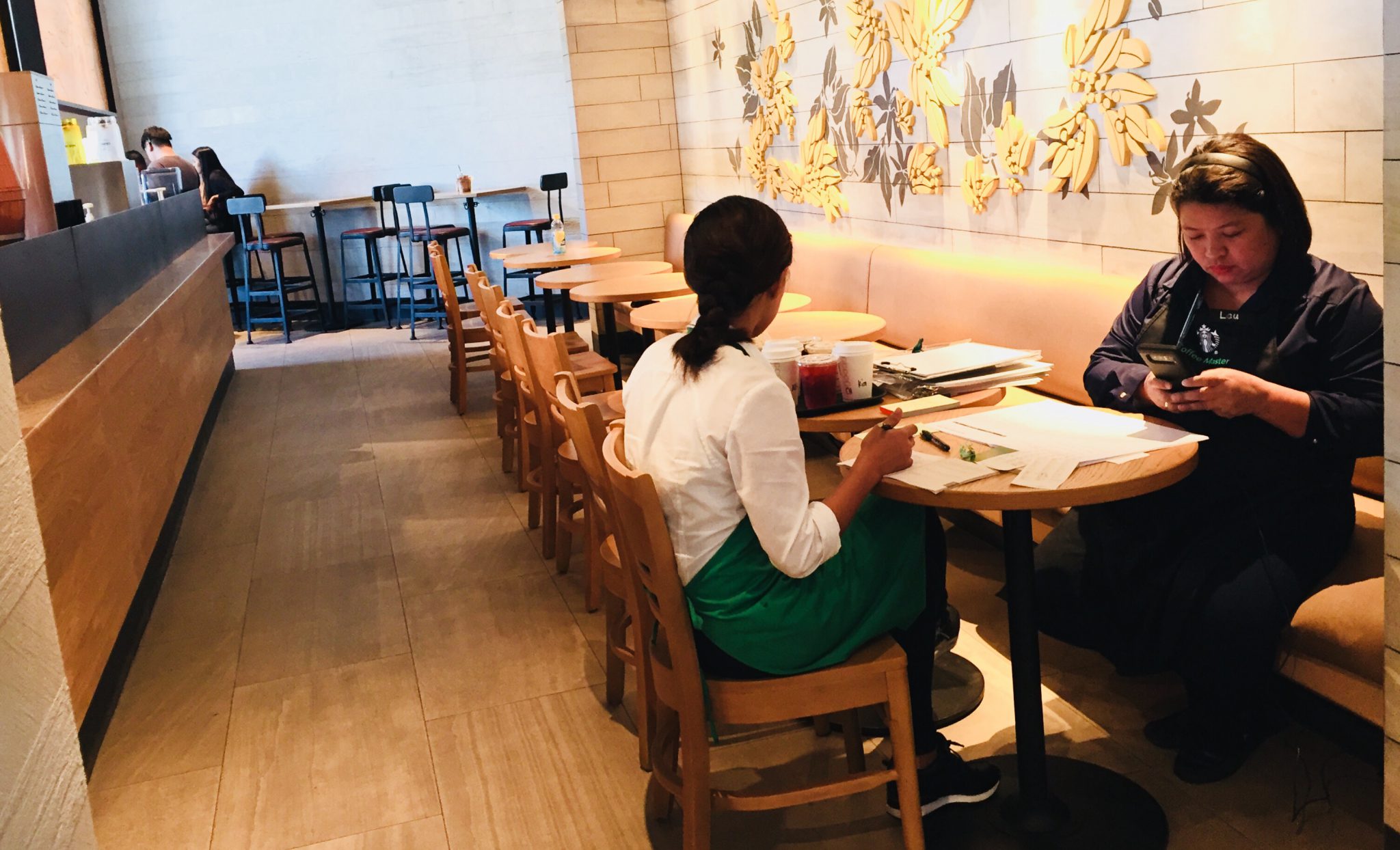 スターバックス/Starbucks in Mactan New Town、セブ島