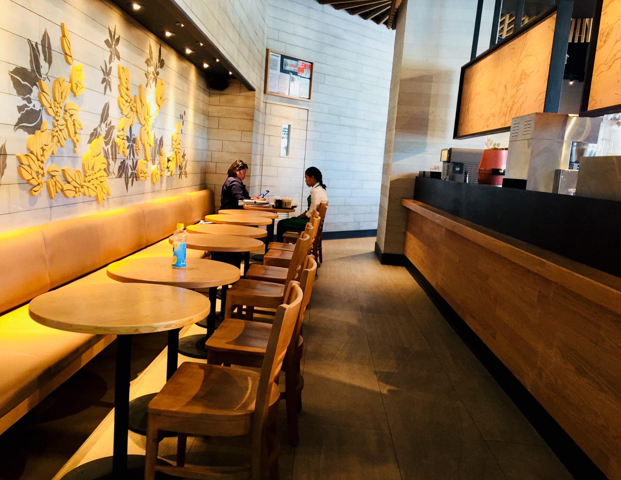 スターバックス/Starbucks in Mactan New Town、セブ島