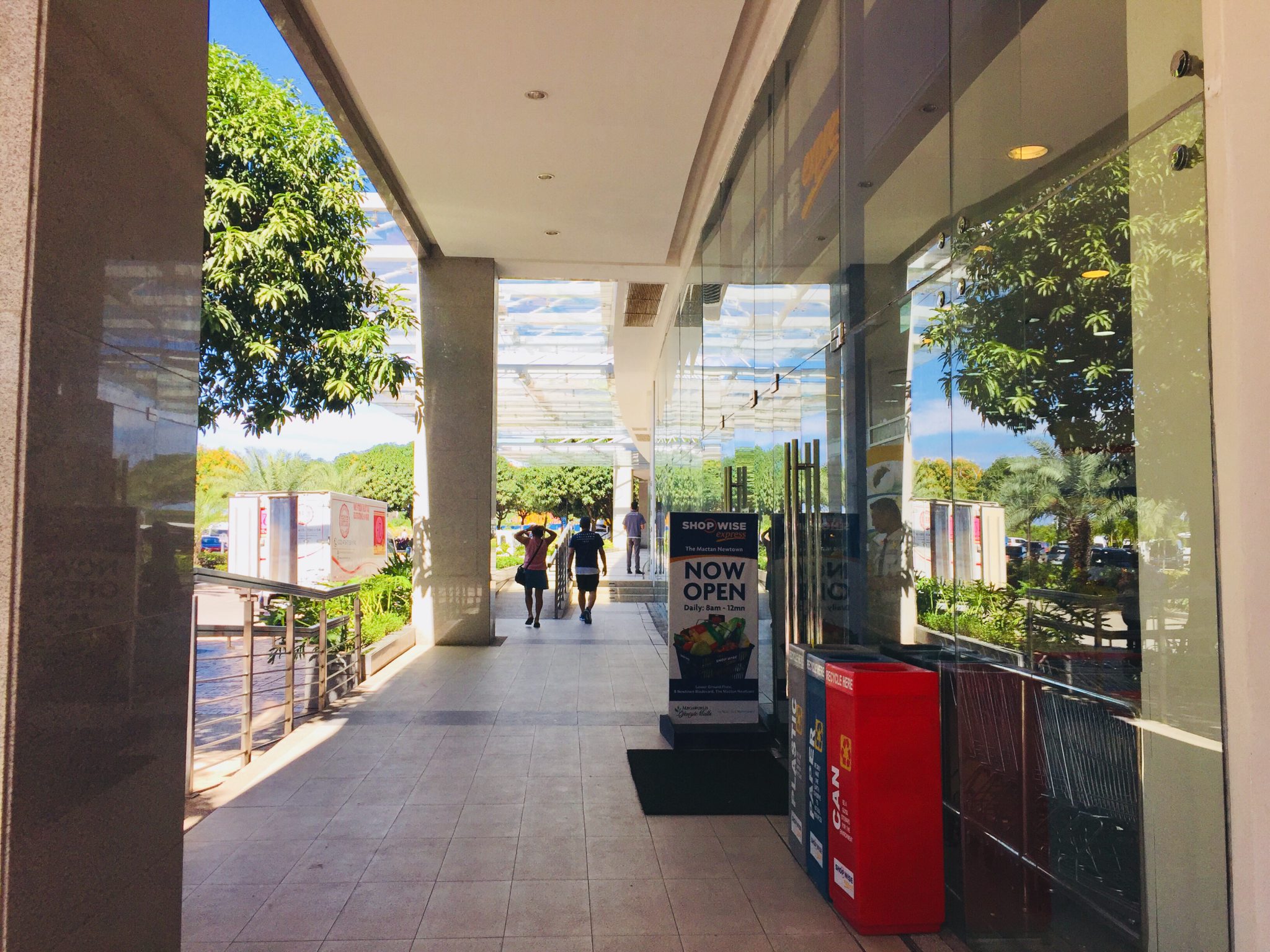 スターバックス/Starbucks in Mactan New Town、セブ島